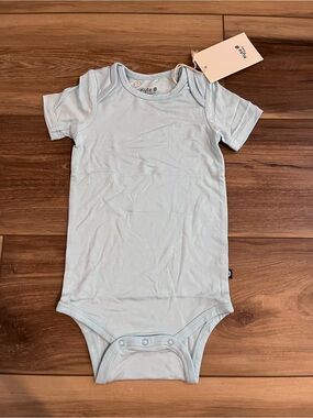 NWT Kyte Baby powder short sleeve bodysuit